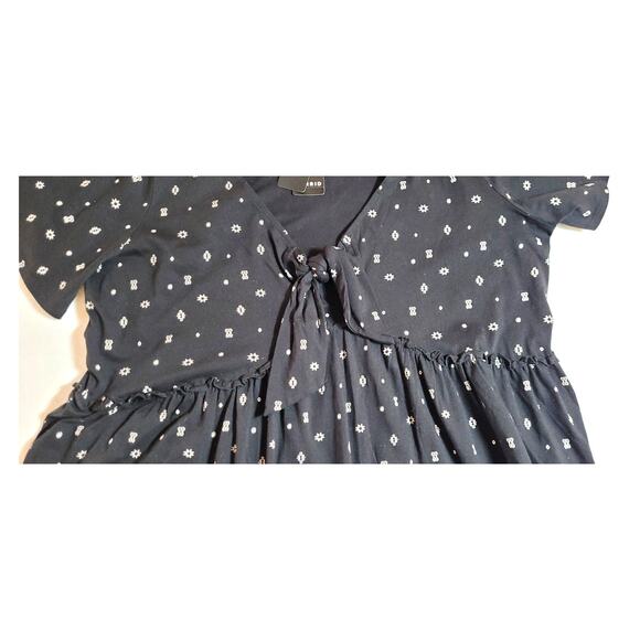 Torrid Short Sleeve Top Sz 00 M L Black White Empire Waist Babydoll V Neck Tie - Picture 7 of 9